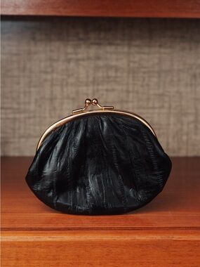 Vintage Black Kisslock Coin Purse • Gold Frame Mini Clutch